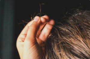 عوامل خطر مرتبط با اختلال کشیدن مو